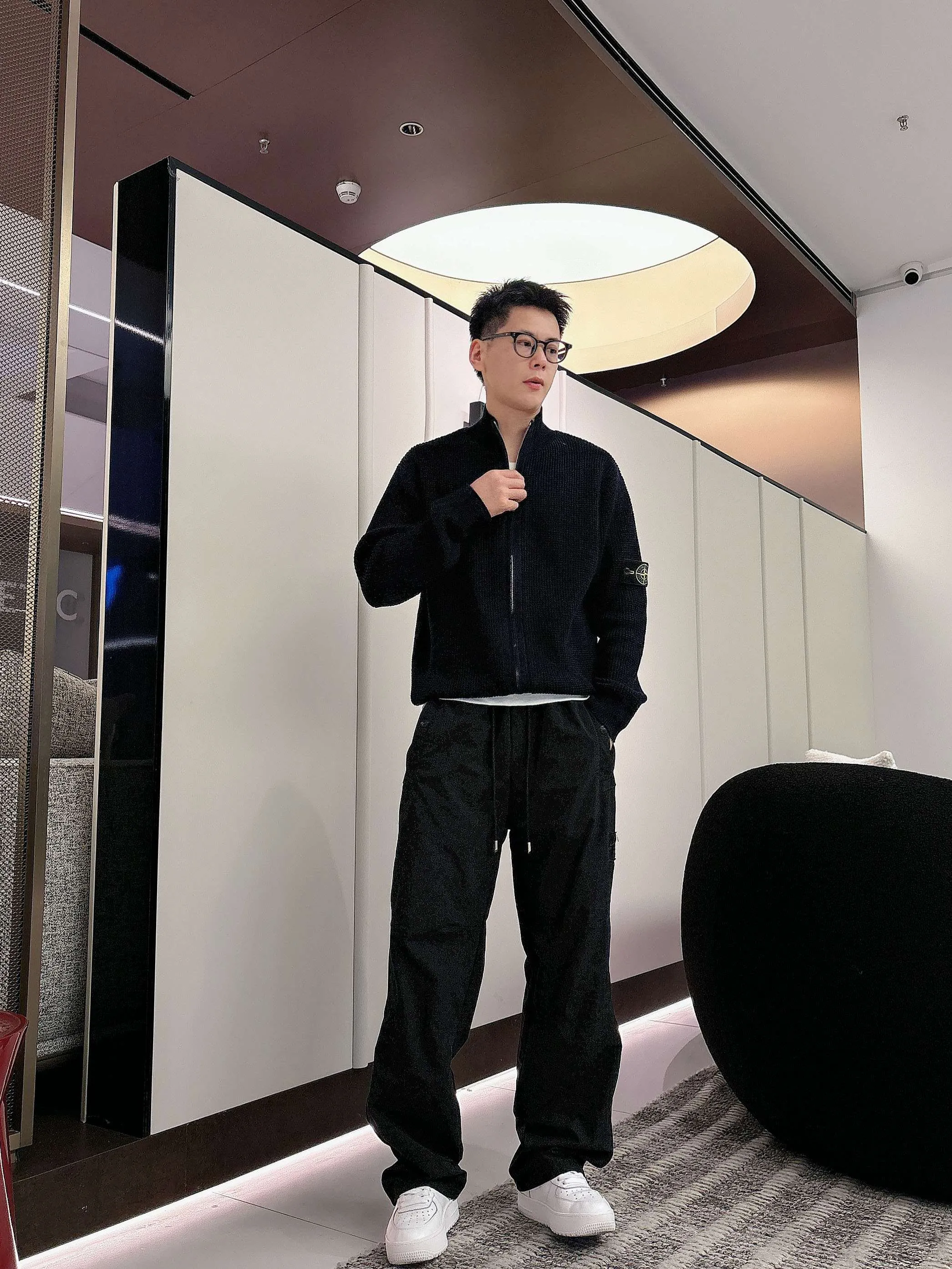 P300 𝙉𝙚𝙬⚜️Stone Island》 2025 Autumn and Winter New Casual Pants Brand Classic LOGO Casual Pants Customized fabric with excellent comfort and strong hand touch Highly recognizable Perfect appearance and craftsmanship Color: Black Size: M-3XL